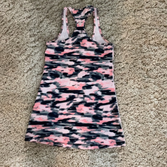 Lululemon razor back tank size 8 - Picture 2 of 3